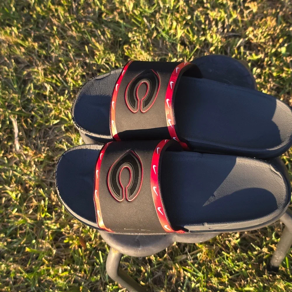 Nike Offcourt MLB Cincinnati Reds Slides Mens Black Red Revive Foam Sandals